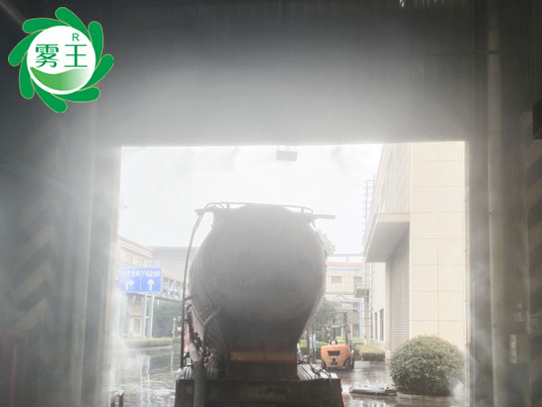 江蘇杭富環(huán)?？萍加邢薰?制磚車間門口及懸浮爐地倉門口區(qū)域高壓噴霧降塵系統(tǒng) (3)