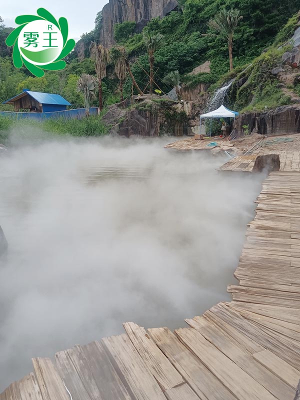 霧王霧森系統(tǒng)噴霧造景，智能水霧編織羊山景區(qū)清涼水墨仙居